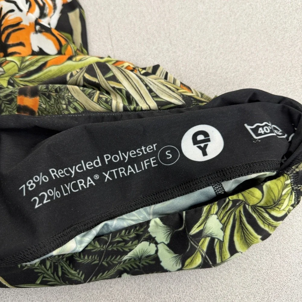 Yoga Democracy Leggings Womens XS Black Green Tiger Jungle Botanical Print Capri - Picture 8 of 9
